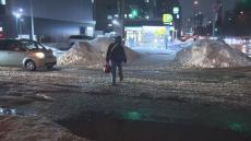 札幌はプラス気温　水たまりとつるつる路面で歩きづらく…13日あさ再び氷点下　北大の近く樽川通りから中継