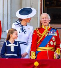 がん公表のチャールズ国王＆キャサリン妃、トゥルーピング・ザ・カラーで絆を見せる