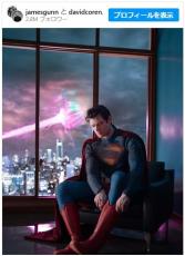 新スーパーマン撮影中！　アイコニックなスーツ姿をキャッチされる