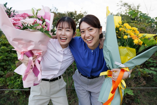 『GO HOME』小芝風花と大島優子の“さくまこ”バディがそろってクランクアップ！