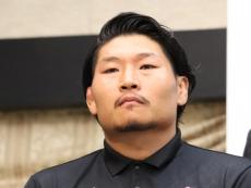 “笑わない男”稲垣啓太、9頭身モデル妻の誕生日お祝い「これからも宜しく頼む」