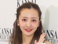 板野友美、そっくり3歳娘の“顔出し”＆幸せショットの数々が話題　誕生日パーティーに披露宴「本当に素敵」