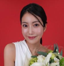 “令和の峰不二子”阿部なつき25歳、オフショル“ドレス姿”に絶賛の声「可愛すぎ」「本当に美人」