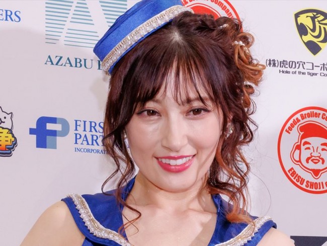 熊田曜子42歳、鍛え上げられた身体でポールダンス「天女」「また　痩せた？細〜」