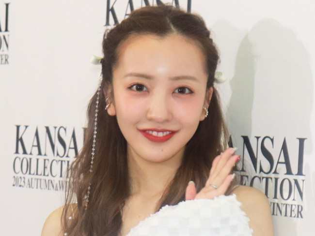 AKB48 板野友美 写真セット 10枚 プロフィールカード付き - メルカリ