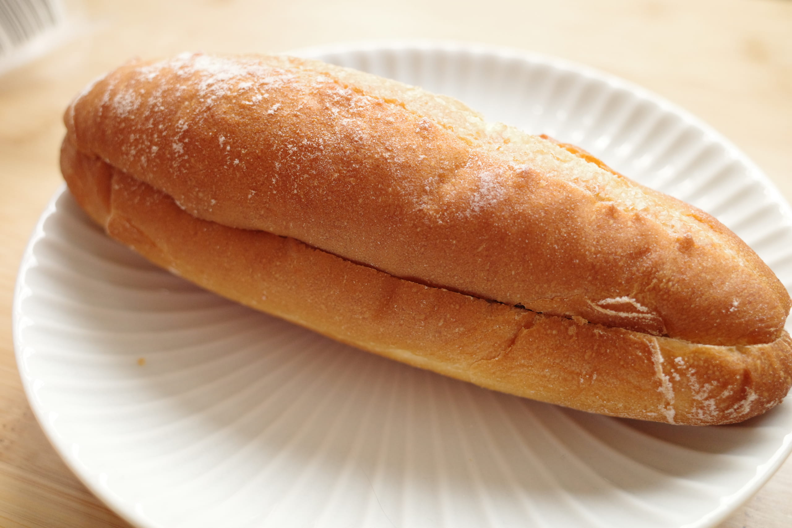 【ローソン新商品ルポ】つぶつぶあんこと濃厚バターのリッチなパン「マチノパン　あんことバターのフランスパン」