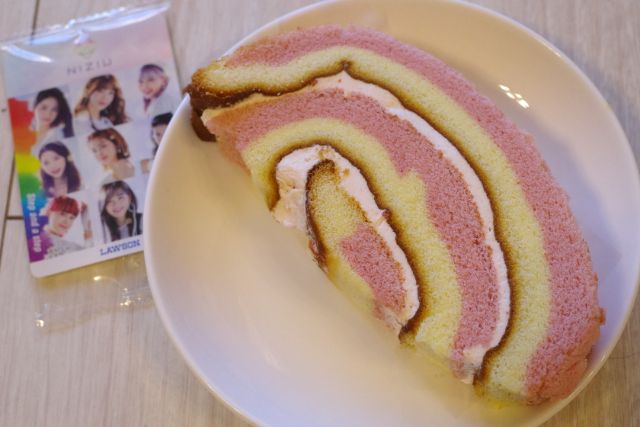【ローソン新商品ルポ】見た目も味もキュートないちごケーキ「NiziU　いちごのケーキ」