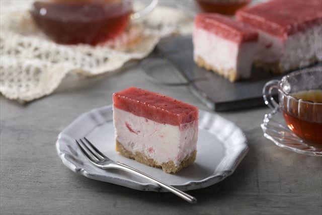 いちごスイーツ専門店『いちびこ(ICHIBIKO)』の「すっぴん苺のレアチーズケーキ」 | News