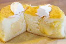 【ローソン新商品ルポ】とろっと濃厚焦がしバターが決め手！「Uchi Café Spécialité　3種のバター華ふわケーキ(焦がしバターソース入り)」