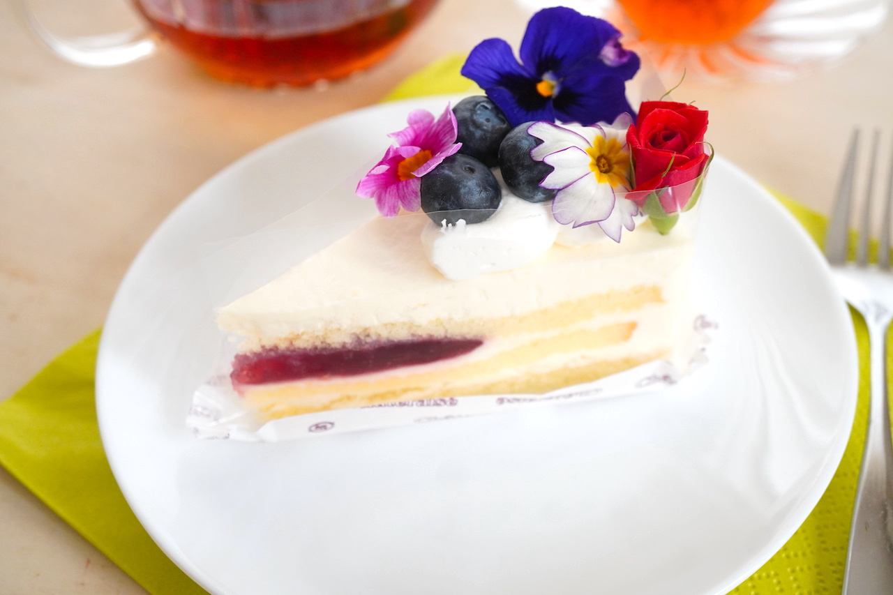 【シャトレーゼ実食ルポ】春爛漫！花束みたいな映えるレアチーズケーキ