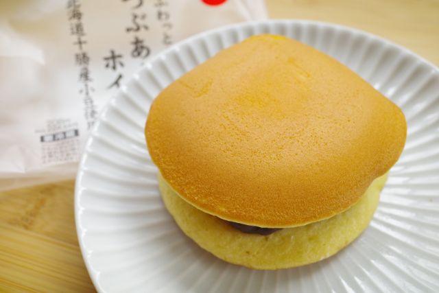 【セブン-イレブン新商品ルポ】ふわっふわ生地に小豆の食感が楽しいつぶあんたっぷり！「ふわっとどら　つぶあん＆ホイップ」