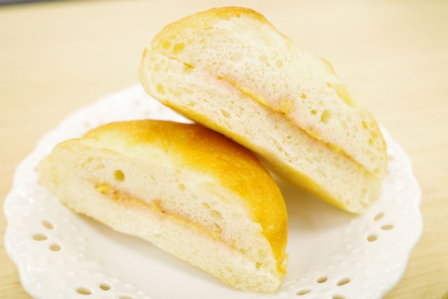 【セブン-イレブン新商品ルポ】甘酸っぱいいちご＆バターの王道組み合わせがおいしい！「もっちりいちごバター」