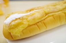 【ファミリーマート新商品ルポ】シュークリームとパンのいいとこどり～！「シューロール（カスタード&ホイップ）」