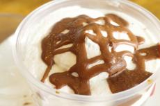 【ローソン新商品】罪悪感なしの低糖質「おぼれクリームのチョコブラウニ—」