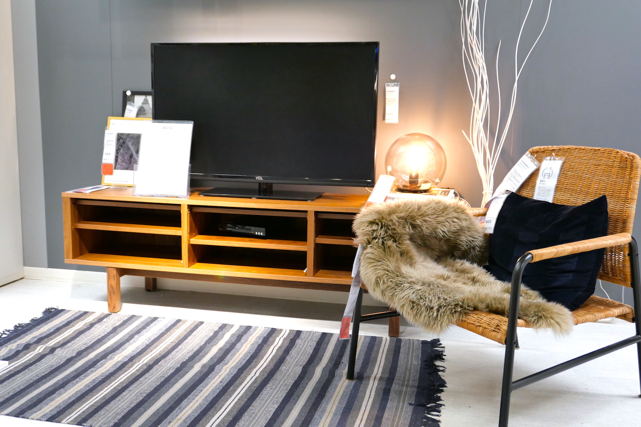 IKEA UPPLEVA テレビ用ブラケット 回転式 - 収納家具