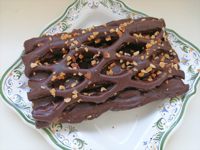 セブン-イレブン新商品】パイ生地サックサク！「アーモンドチョコパイ