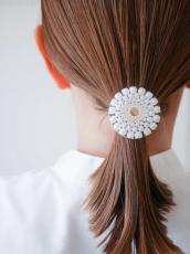 梅雨のまとめ髪を華やかにしてくれるヘアアクセサリー6選