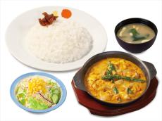 タイの名物カレーが松屋風に！卵と蟹の絶妙甘辛「プーパッポンカレー」 新発売