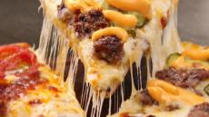 【ドミノ・ピザが新感覚バーガー開発！】「バーガーピザ・クワトロ」1月16日から期間限定販売