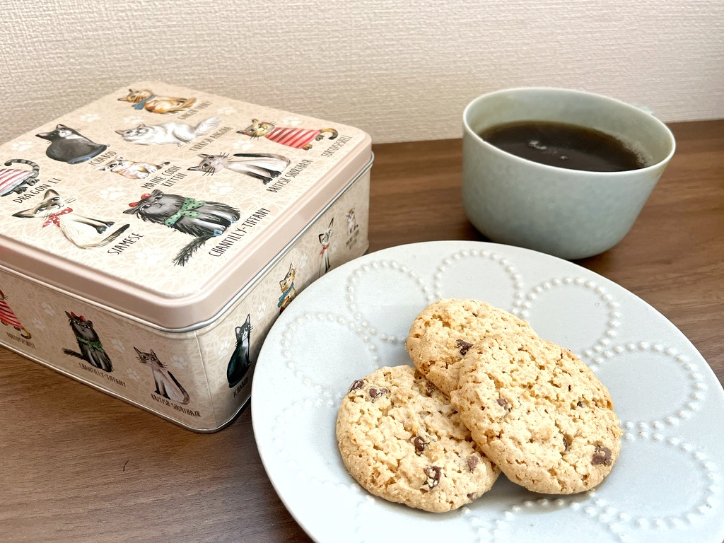 カルディ】オンライン完売！猫デザインのクッキー缶が可愛すぎ