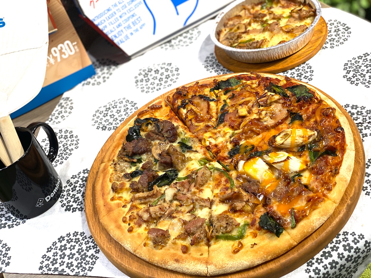 【ドミノ・ピザ】話題の“肉ピザ"を実食！「すき焼き」と「炭火焼肉」がピザに!?