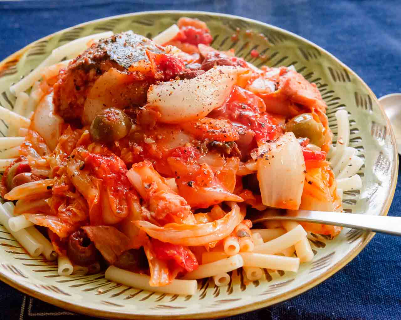材料ほぼ３つ！簡単うまい昼レシピ【94】地中海風白菜とサバとオリーブのトマト煮込み