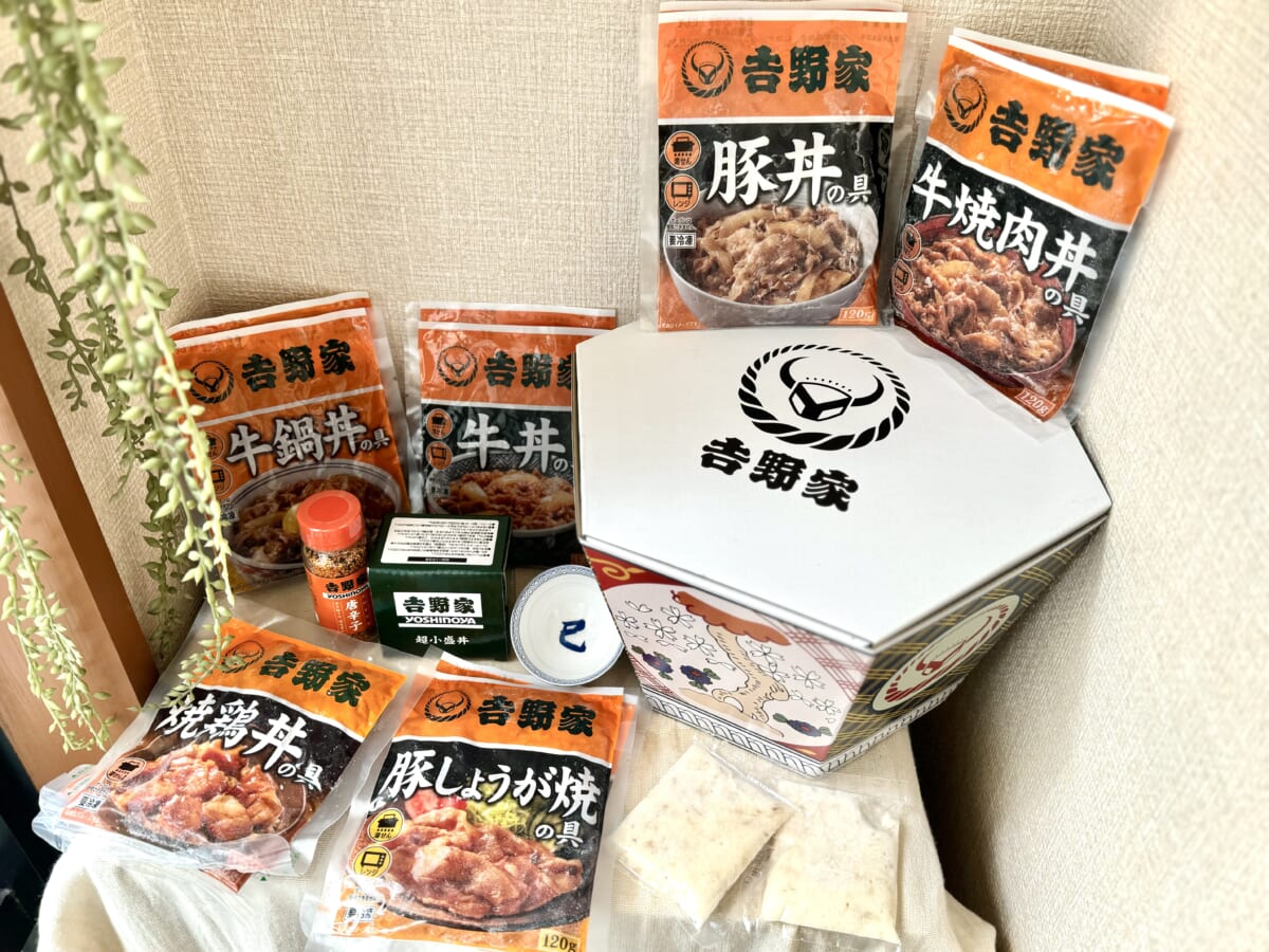 【吉野家 福箱2025レポ】先着3000名限定の“超小盛丼”をゲット！種類豊富な食品が詰まってるよ～