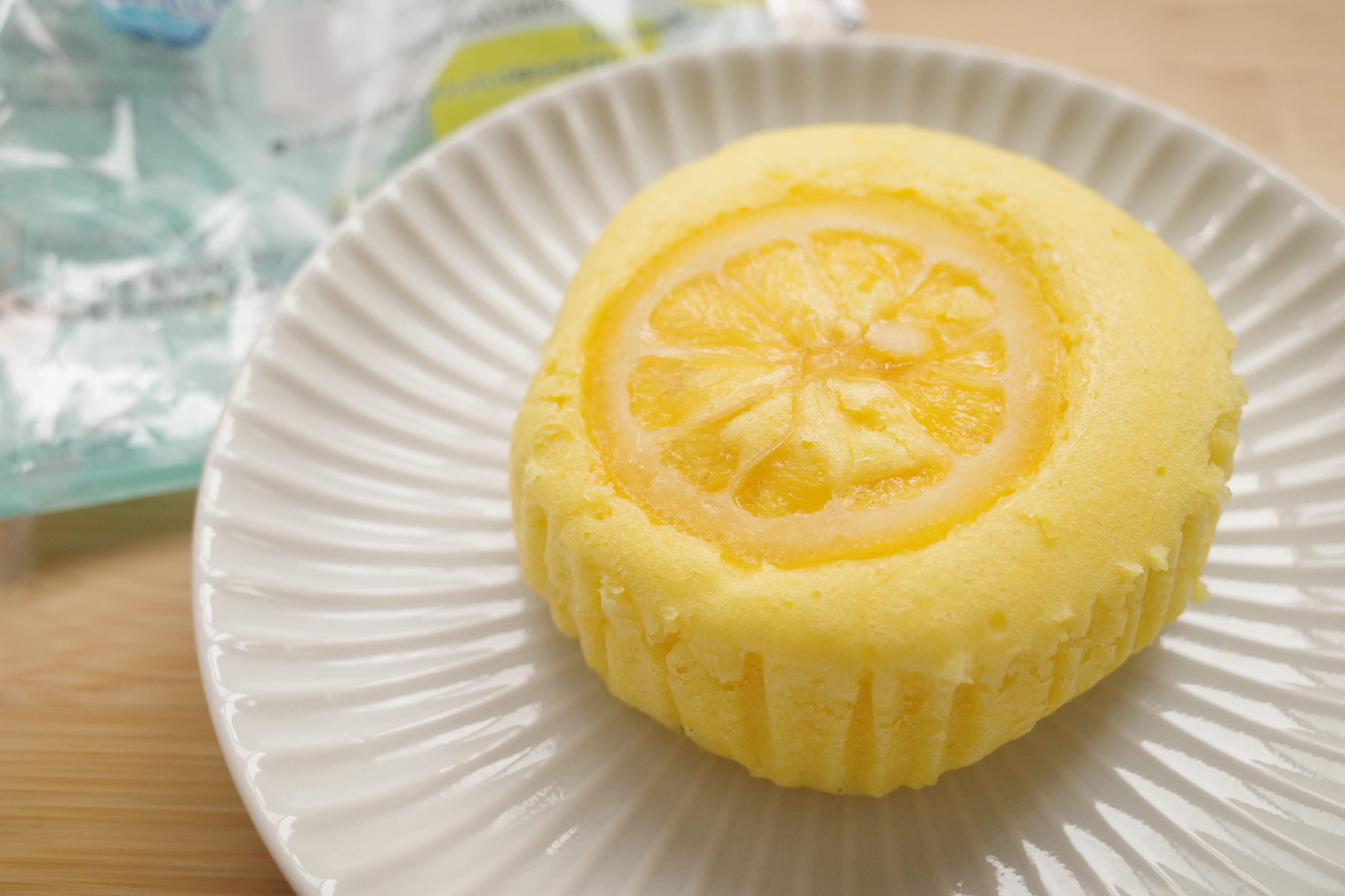 【ファミリーマート新商品ルポ】夏らしさ満開！レモンづくしの「レモネード蒸しケーキ」