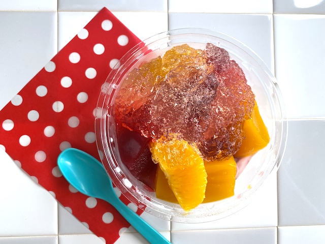 【成城石井】フルフル食感で弾ける涼やかさ！自家製「フレッシュ柑橘と2種ゼリーの杏仁豆腐」
