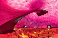 東日本大震災の復興支援として制作された、移動式コンサートホール「アーク・ノヴァ」が東京で初めて16日間展示