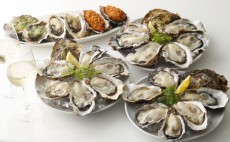 夏の旬食材「岩牡蠣」の食べ放題は今シーズン最後！