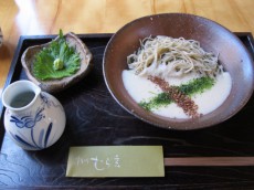 芦有ドライブウェイの芦屋ゲート近くに佇む、人気の手打ち十割そば店「芦屋川 むら玄」