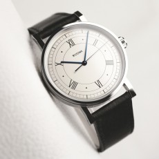 1930年代バウハウススタイルのアーカイブからインスピレーションを得たドイツ製機械式腕時計