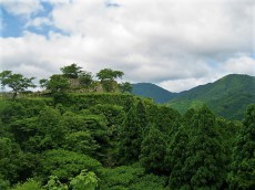 現存する山城として日本屈指の規模、天空の城「竹田城」を訪ねて