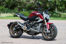 電動バイクのモンスターマシン「ZERO MOTORCYCLES　SR / F」ついに日本上陸！