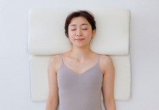 安眠のひみつは寝姿の「角度」から。「理想的な15度枕」新発売