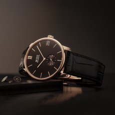 ミドーから、エレガントな薄型ケースの限定時計が発売