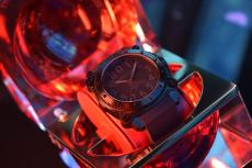 「ハミルトン」と新作映画「TENET テネット」のコラボ腕時計が登場