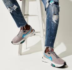 「STILL ALIVE」のリメイクスニーカー『Nike Air Zoom Type College Grey 』