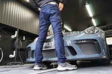 抜群の履き心地！洗車を愛する人のための「Detailer Jeans」