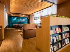 コワーキングスペースにもなる「Comfort Library Cafe」が4ホテルにオープン