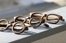 コレクター垂涎。世界で最も堅い木材“リグナムバイタ”を使った眼鏡が誕生