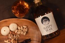 南国で熟成、樽貯蔵。22年超長期熟成『SLEEPY BEAR』数量限定発売