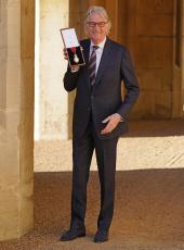 ポール・スミスが英国最高栄誉の「コンパニオン・オブ・オナー勲章」を受勲