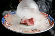 “肉のカリスマ”がプロデュース・こだわりの和牛が楽しめる「銀座焼肉 にく﨑」