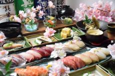 新宿御苑で桜を愛で、「鮨あじふく」で酒と寿司を愉しむ花見