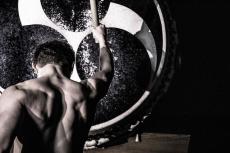 世界観客動員900万人！男たちの心を鼓舞する和太鼓「DRUM TAO」のステージ