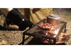キャンプで大活躍の「焚き火メッシュテーブル」新発売！多用途で使える600℃耐熱塗装仕上げ