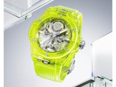 世界50本限定！ウブロ史上初のネオンイエローをまとった新作時計がLVMH Watch Week 2023に登場