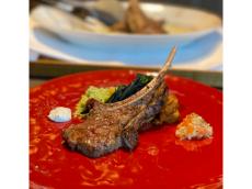 神宮前にある日本初のラムビストロ「プライムラム」で味わう、極上のラムチョップステーキ
